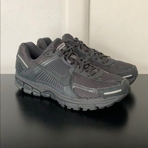 Nike vomero 5 black size 10